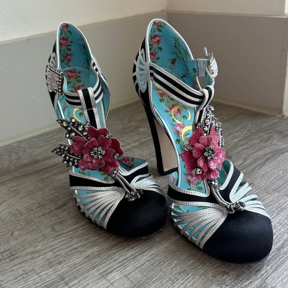 Gucci Embellished Mariska Flower T-strap Pumps